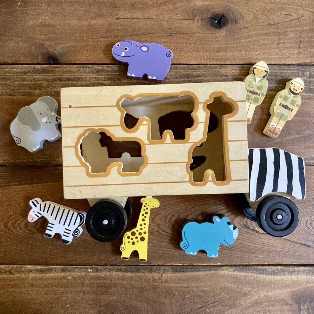 Sorting wood truck toy with wood animals from Melissa and Doug