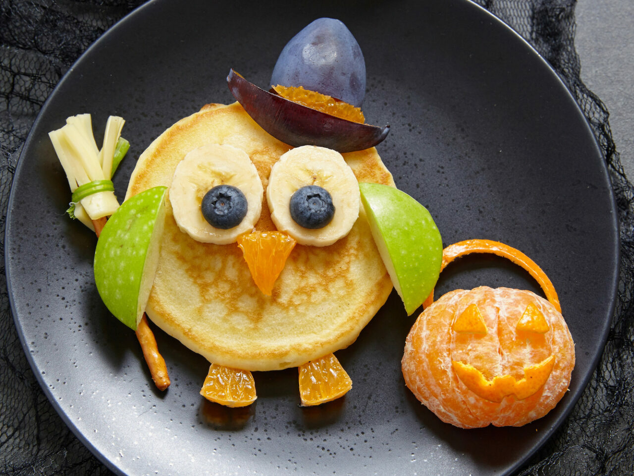 pancake made to look like an owl witch with fruit